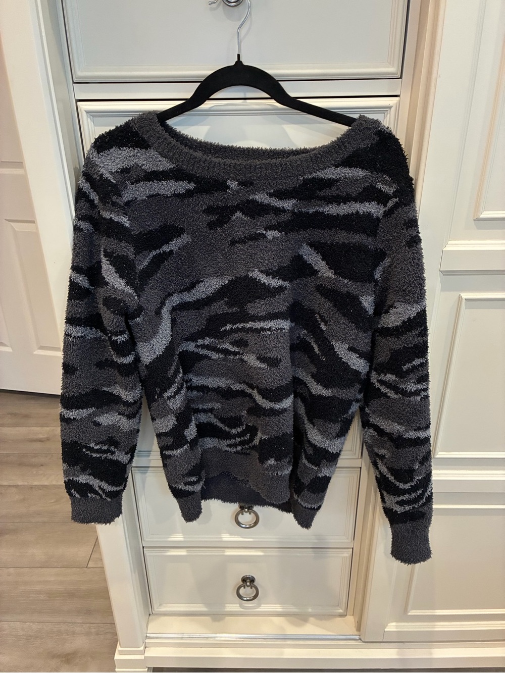 Barefoot Dreams Women's Black and Gray Plush Crewneck Sweater